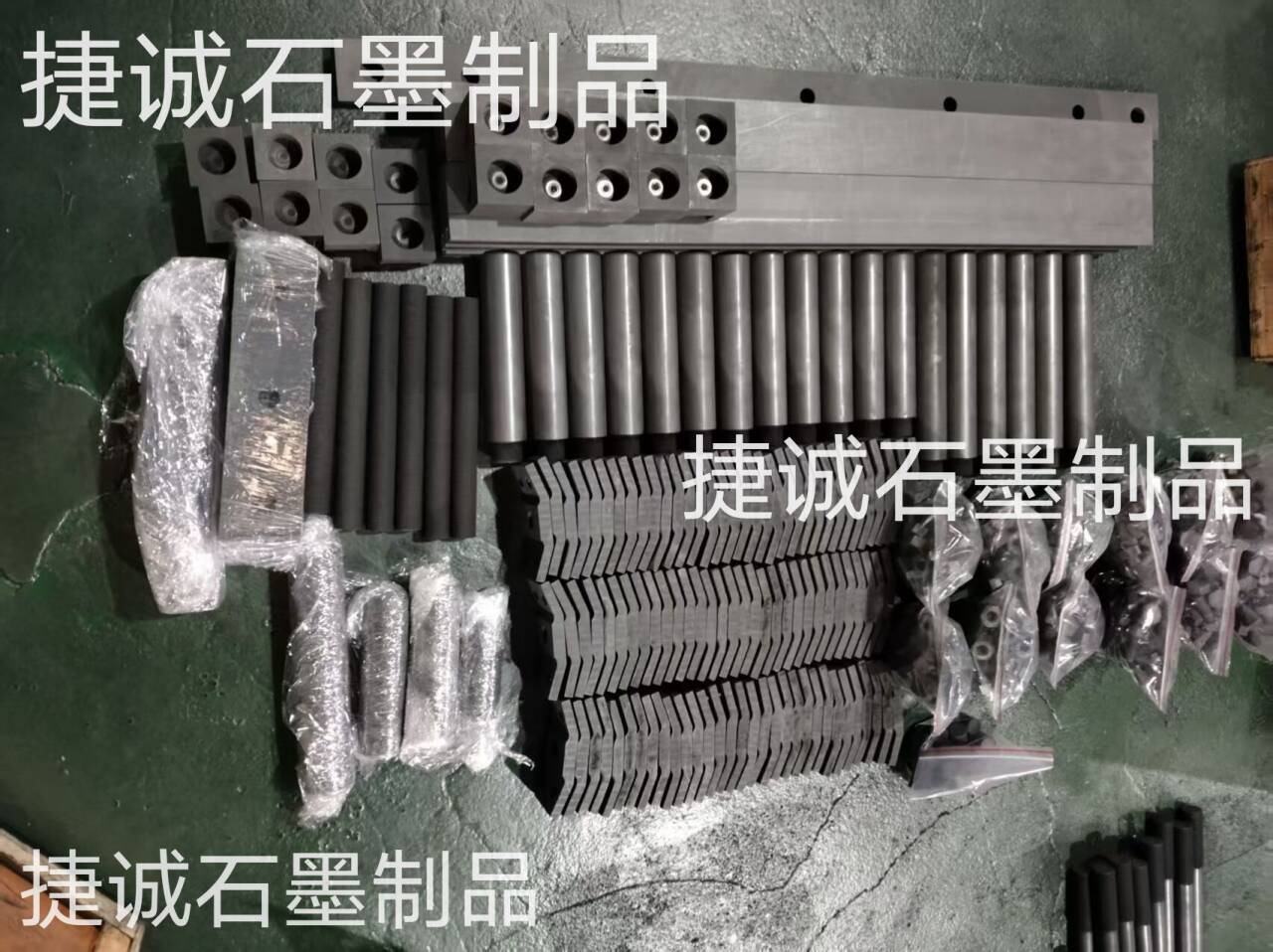 真空爐石墨件，真空爐石墨加熱棒，真空爐石墨立柱，真空爐石墨發熱元件，真空爐石墨配件，真空爐石墨件加工，真空爐石墨配件加工，真空爐石墨件加工廠，真空爐石墨件生產廠家